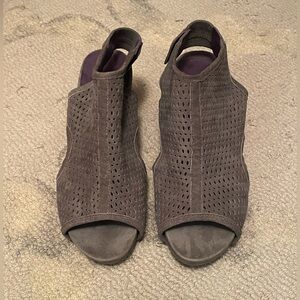 Van Eli Inez Grey Suede Open-Toe Women’s Shoes
